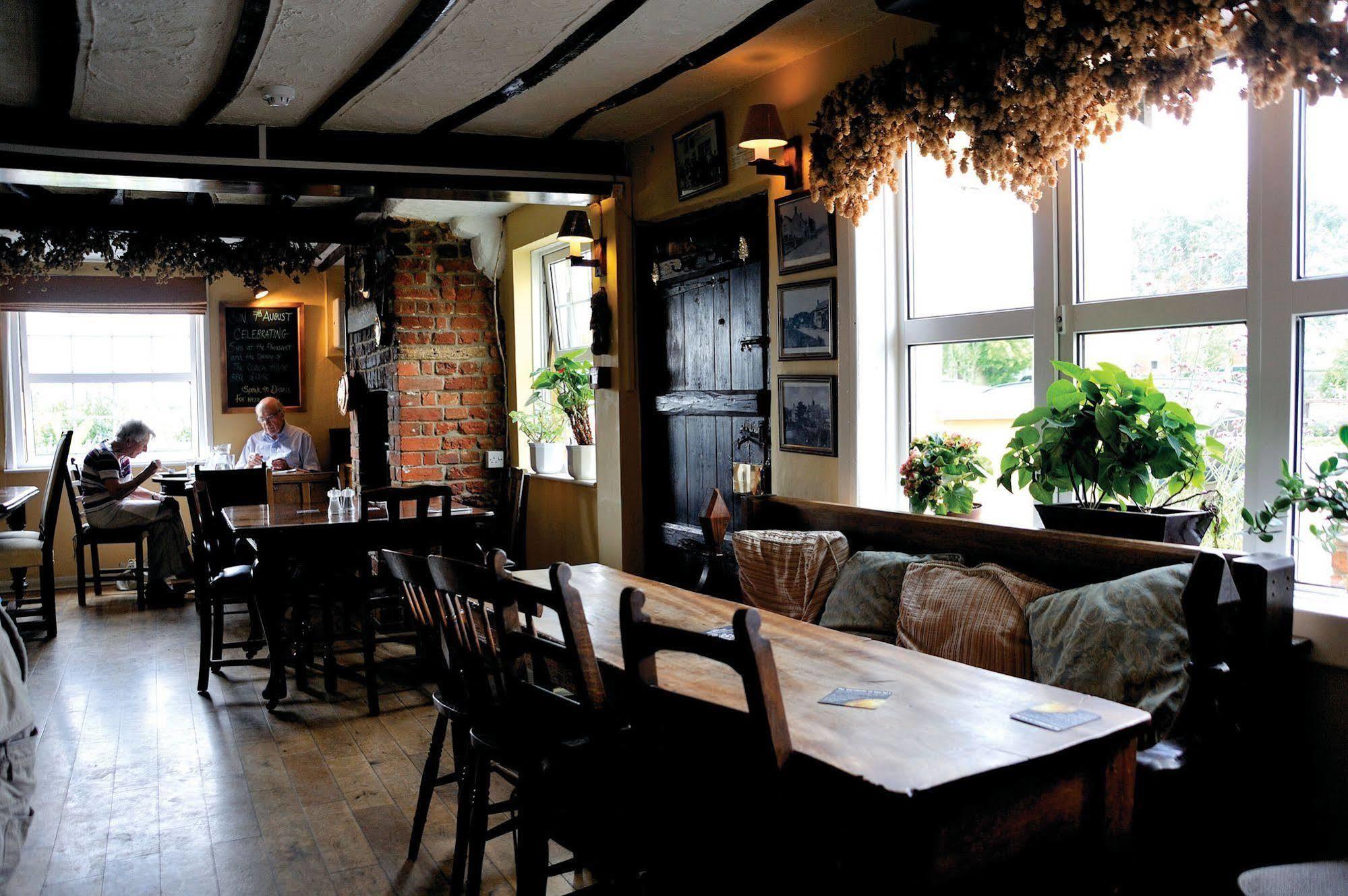 The Pheasant Public House & Hotel Gestingthorpe Exterior photo